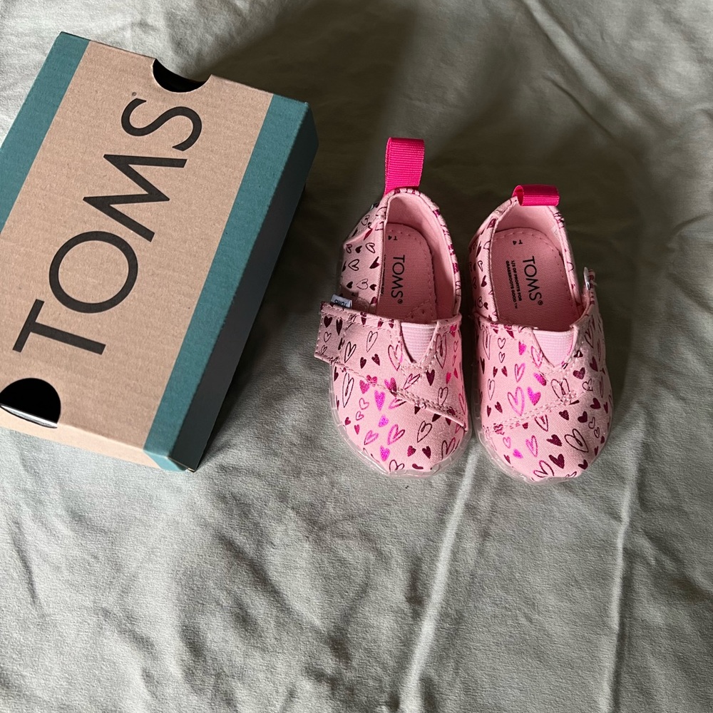 TOMS Tiny Alpargata Pastel Pink Foil Hearts Print Canvas Shoe -Toddler Size 4